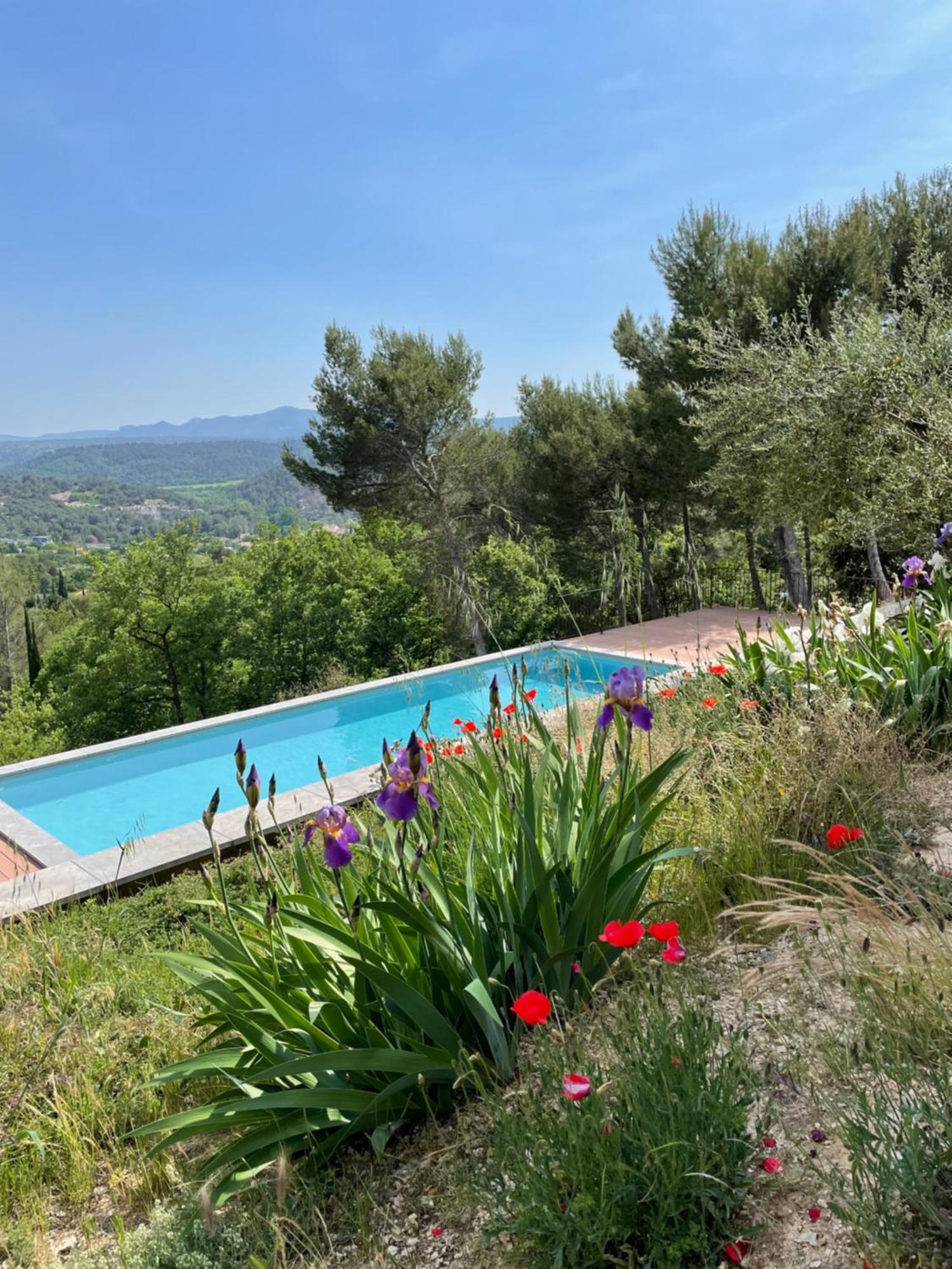Villa Lumineuse Avec Piscine Clim 1Ere Etage Vue Panoramique Sur Les Montagnes Sur Le Site De La Sainte-Victoire Le Tholonet Экстерьер фото