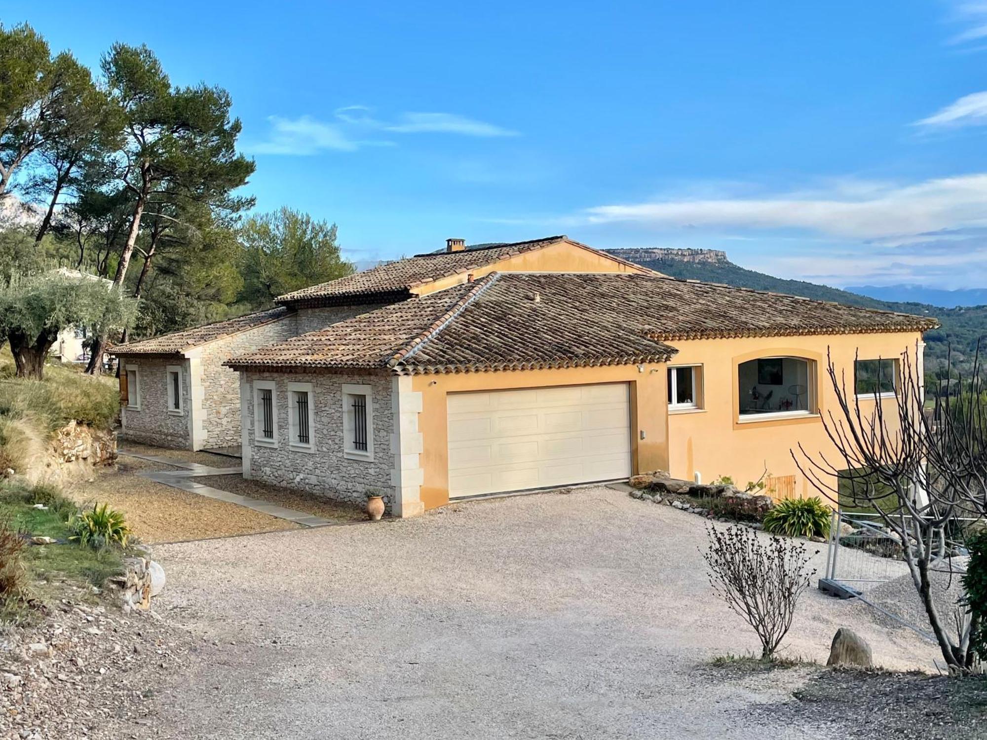 Villa Lumineuse Avec Piscine Clim 1Ere Etage Vue Panoramique Sur Les Montagnes Sur Le Site De La Sainte-Victoire Le Tholonet Экстерьер фото